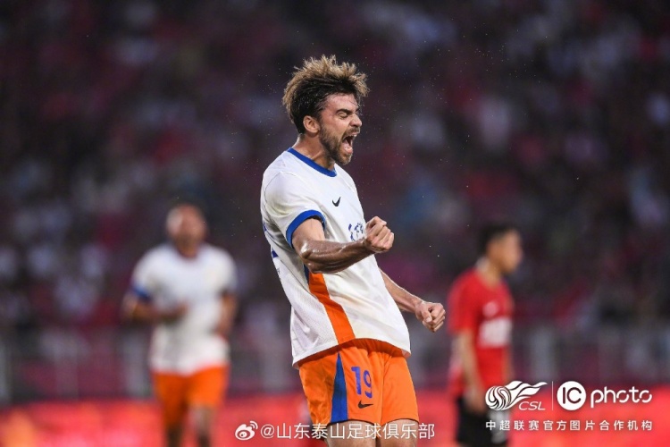泽卡瓦科双响炮 山东泰山客场5-1大胜辽宁铁人