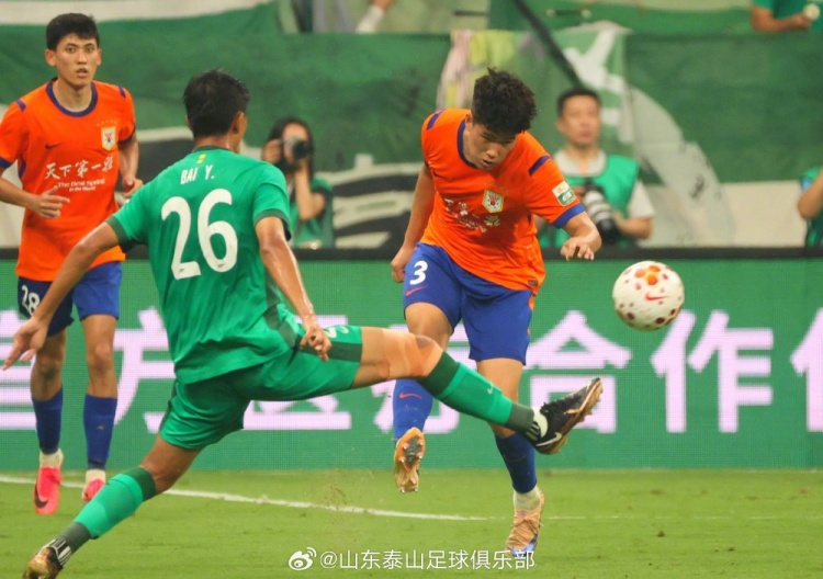 少打一人 山东泰山客场0-2负于北京国安 少打一人 山东泰山客场0-2负于北京国安
