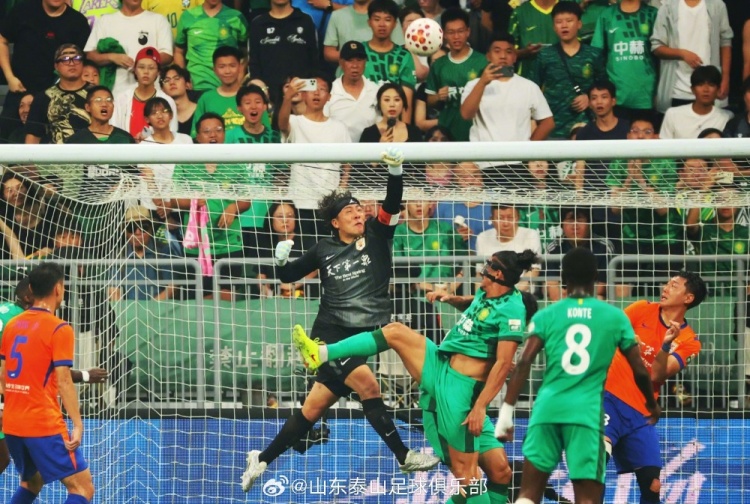 少打一人 山东泰山客场0-2负于北京国安 少打一人 山东泰山客场0-2负于北京国安