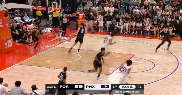 杨瀚森6秒闪电反击:3秒推进+不看人助攻 杨瀚森6秒闪电反击:3秒推进+不看人助攻