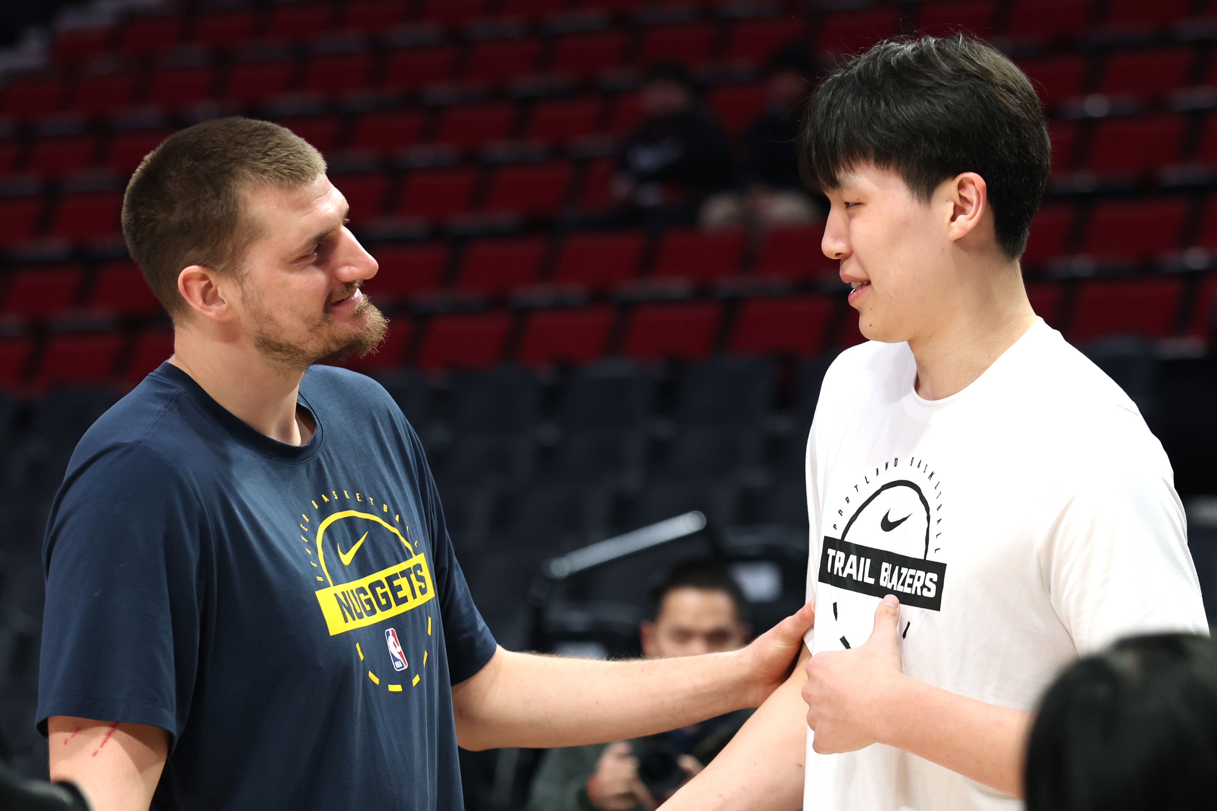 波特兰媒体：杨瀚森夏联场均15+9.5进步显著，呼吁效仿姚明耐心等待