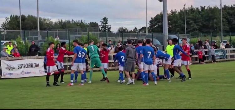曼联U16赛后冲突,决赛点球夺SuperCupNI冠军 曼联U16赛后冲突,决赛点球夺SuperCupNI冠军