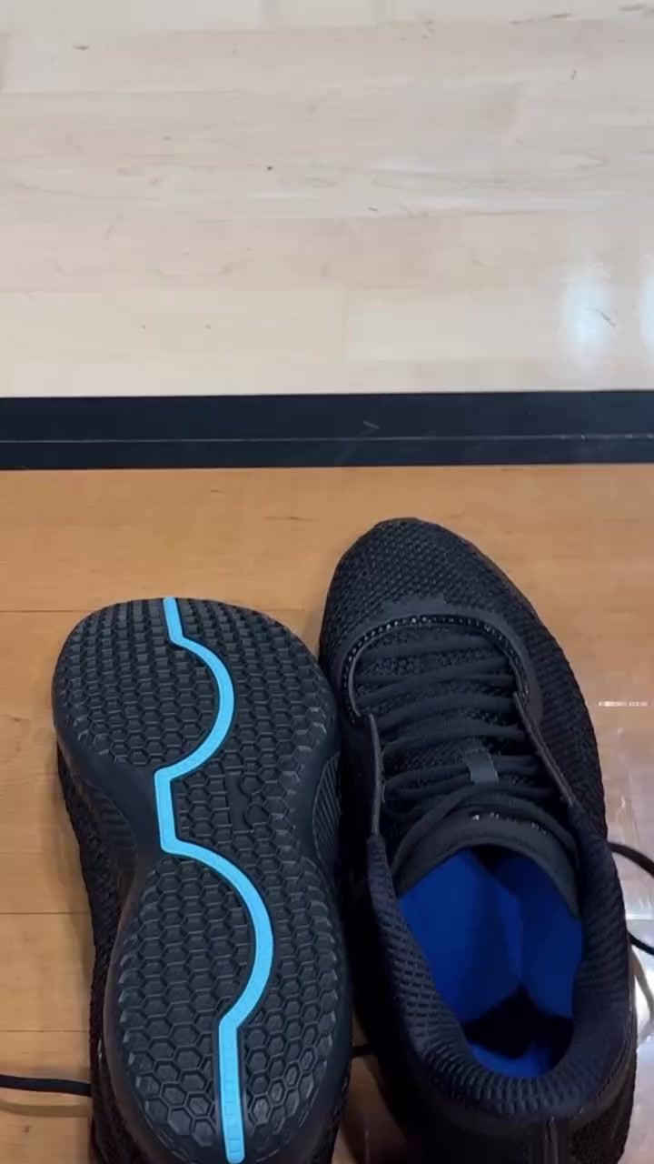 詹姆斯晒LeBron 24训练照 确认第24代正代战靴已在路上 詹姆斯晒LeBron 24训练照 确认第24代正代战靴已在路上
