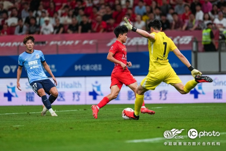 魏震失点李新翔补时救主 海港1比1惜平大连英博 魏震失点李新翔补时救主 海港1比1惜平大连英博